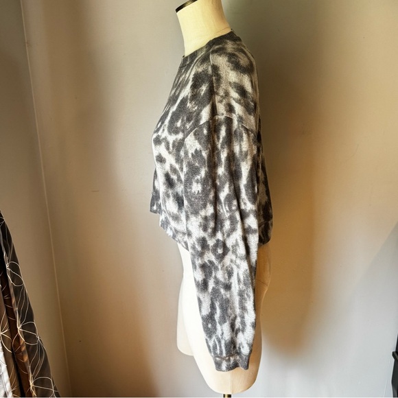 BLANK NYC Gray Leopard Print Long Sleeved Sporty Cropped Sweatshirt Size S - Picture 5 of 9